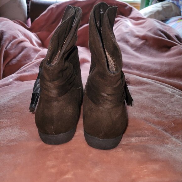 Womens Size 7 SO Brown Slip On Above Ankle Tassel Accent Boots - Picture 7 of 9